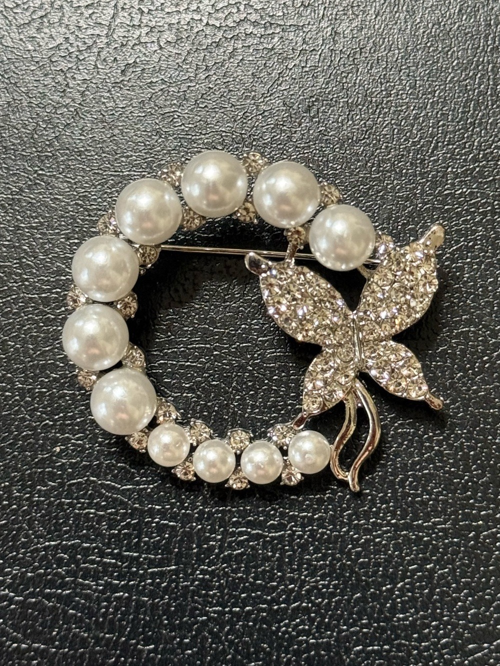Faux Pearl & Crystal Butterfly Circle Brooch Pin Silver Tone New